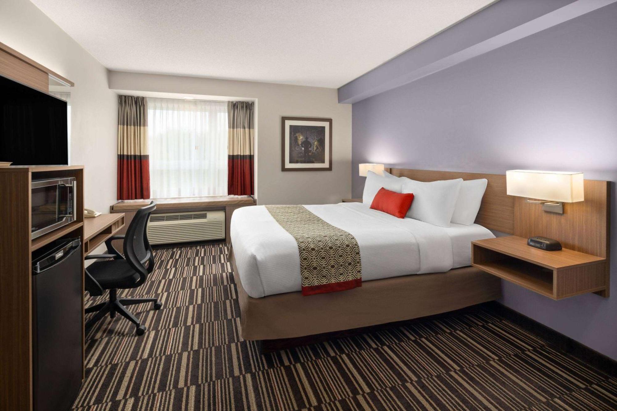 Microtel Inn&Suites by Wyndham Kirkland Lake Exterior foto