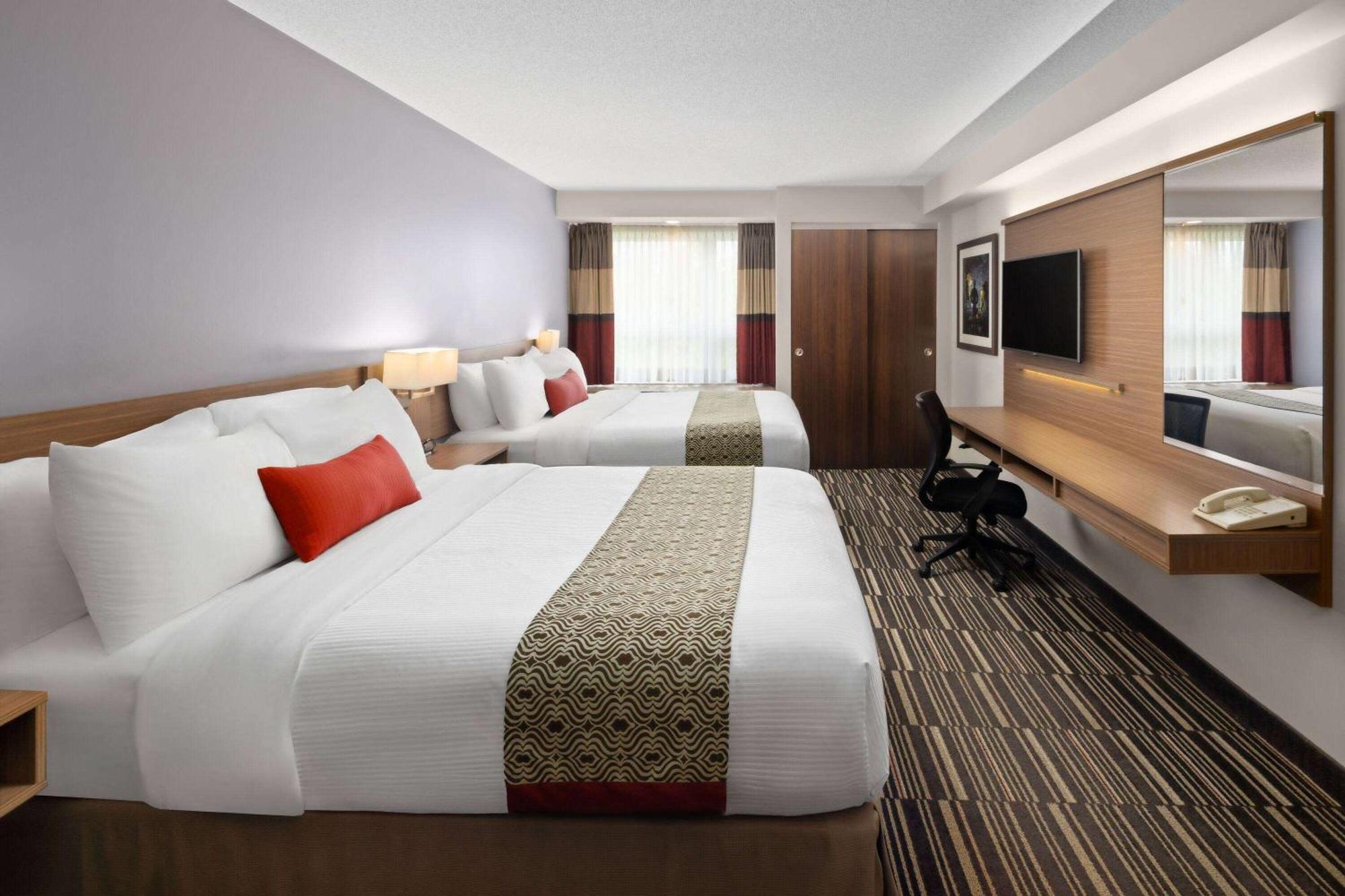 Microtel Inn&Suites by Wyndham Kirkland Lake Exterior foto