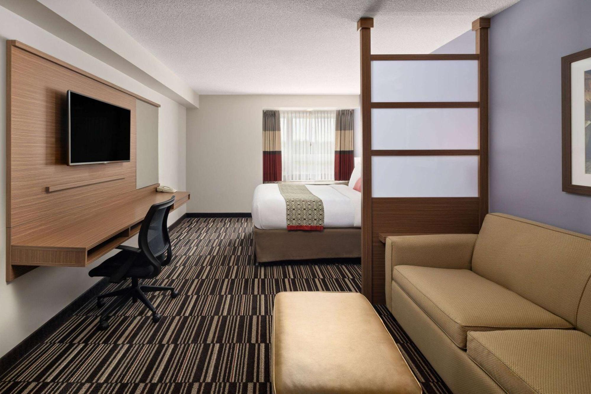 Microtel Inn&Suites by Wyndham Kirkland Lake Exterior foto
