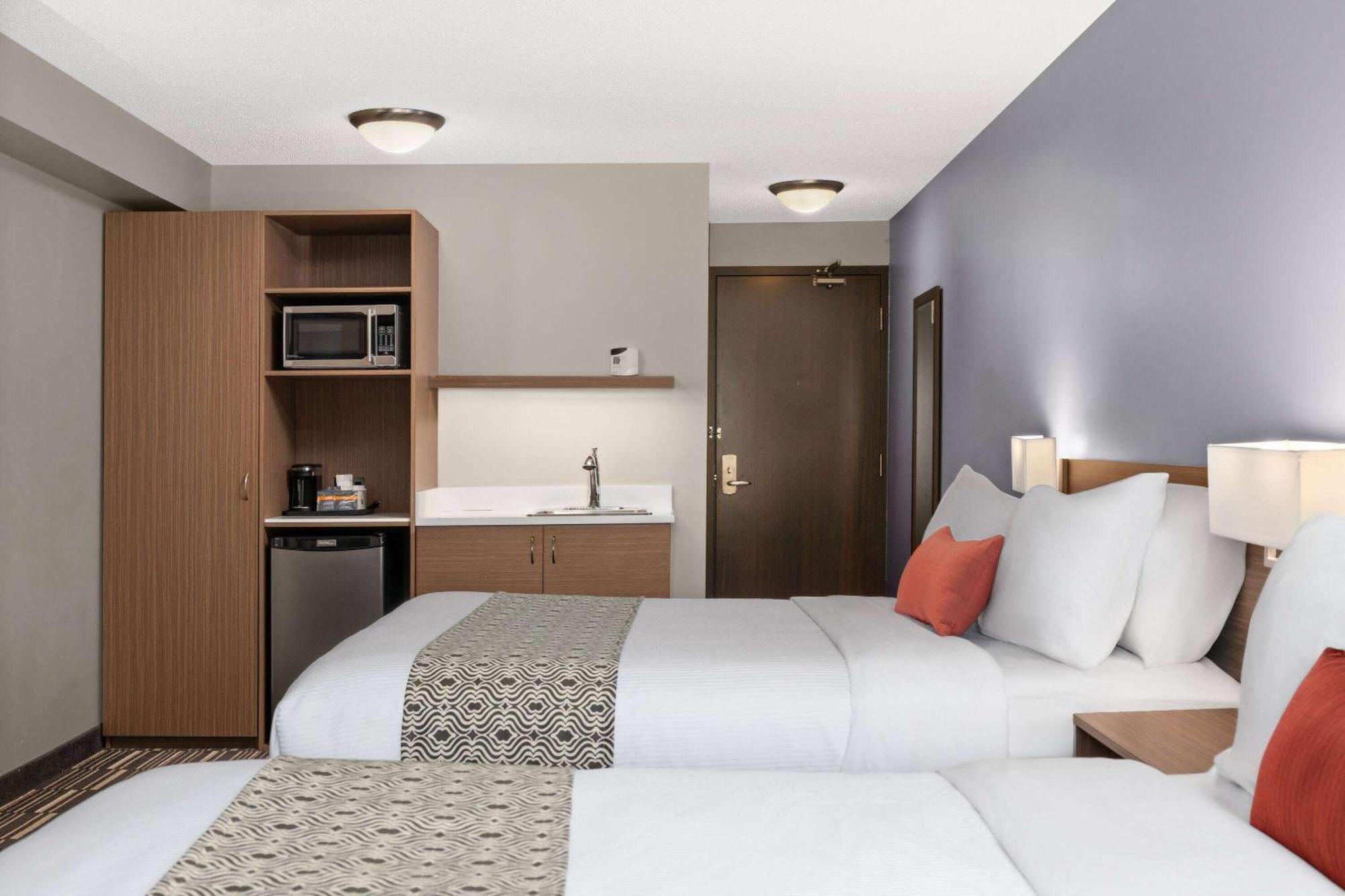 Microtel Inn&Suites by Wyndham Kirkland Lake Exterior foto
