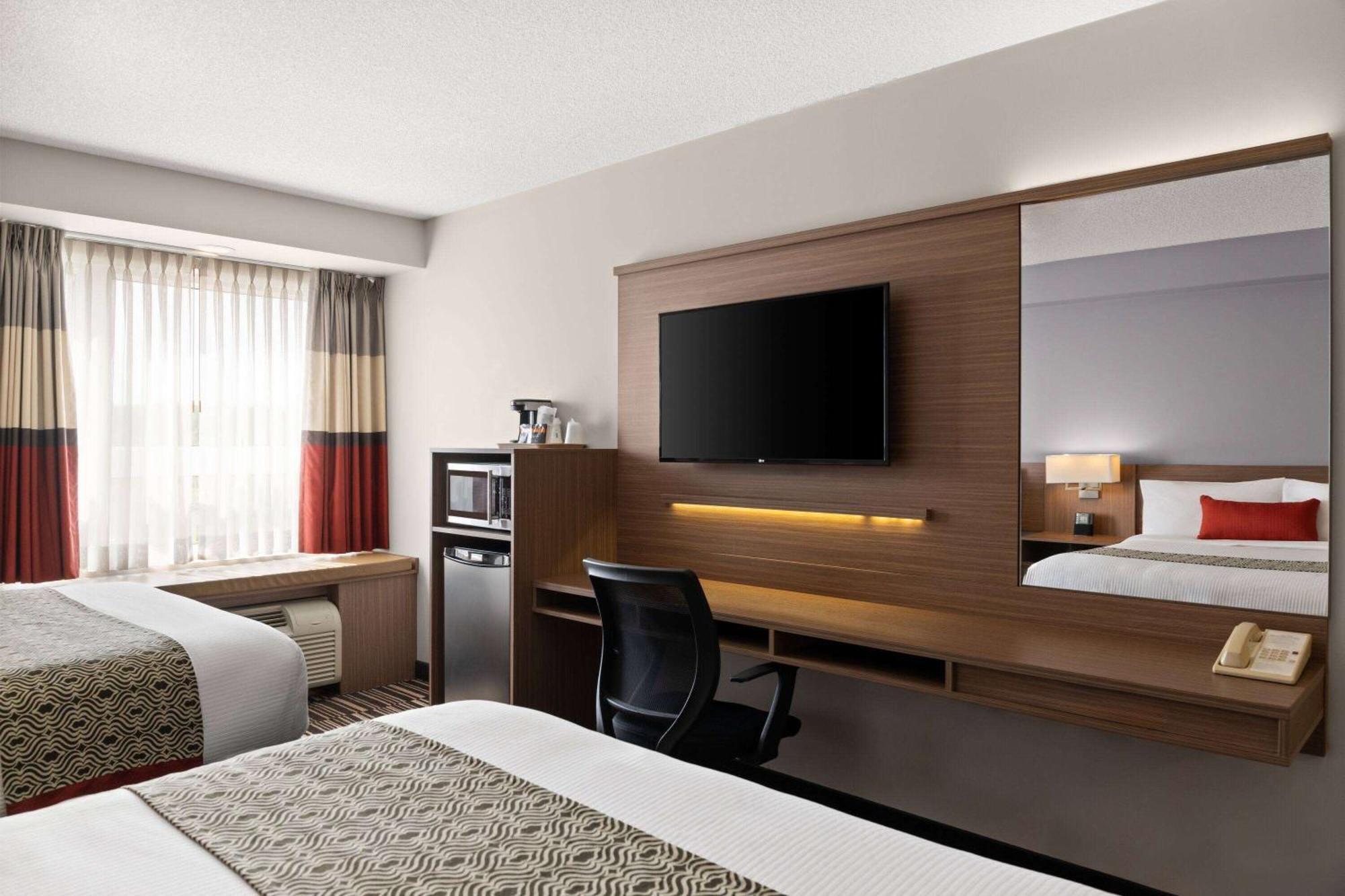 Microtel Inn&Suites by Wyndham Kirkland Lake Exterior foto