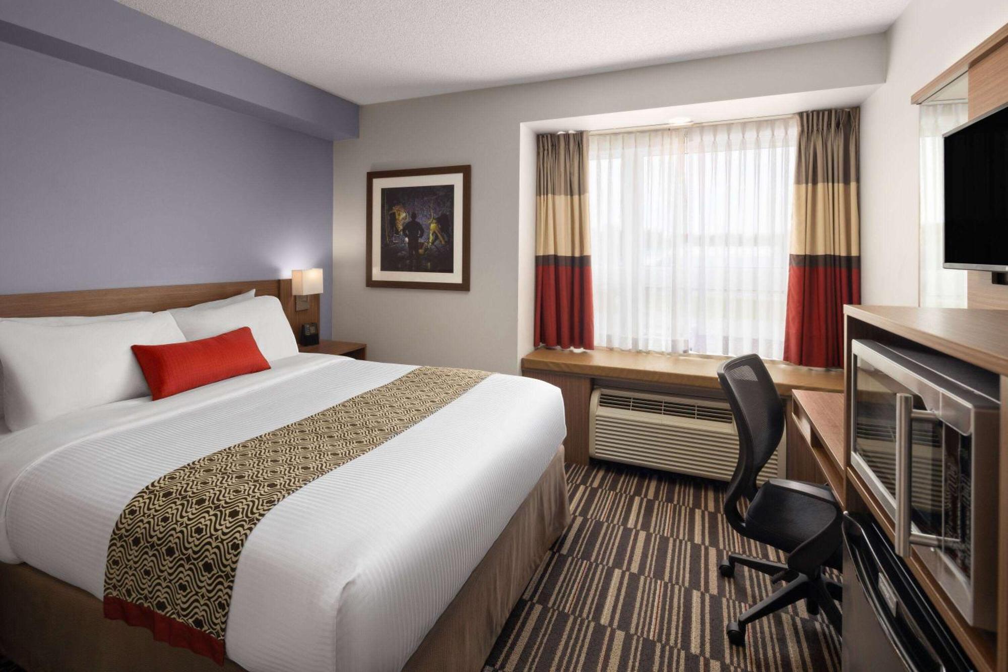 Microtel Inn&Suites by Wyndham Kirkland Lake Exterior foto