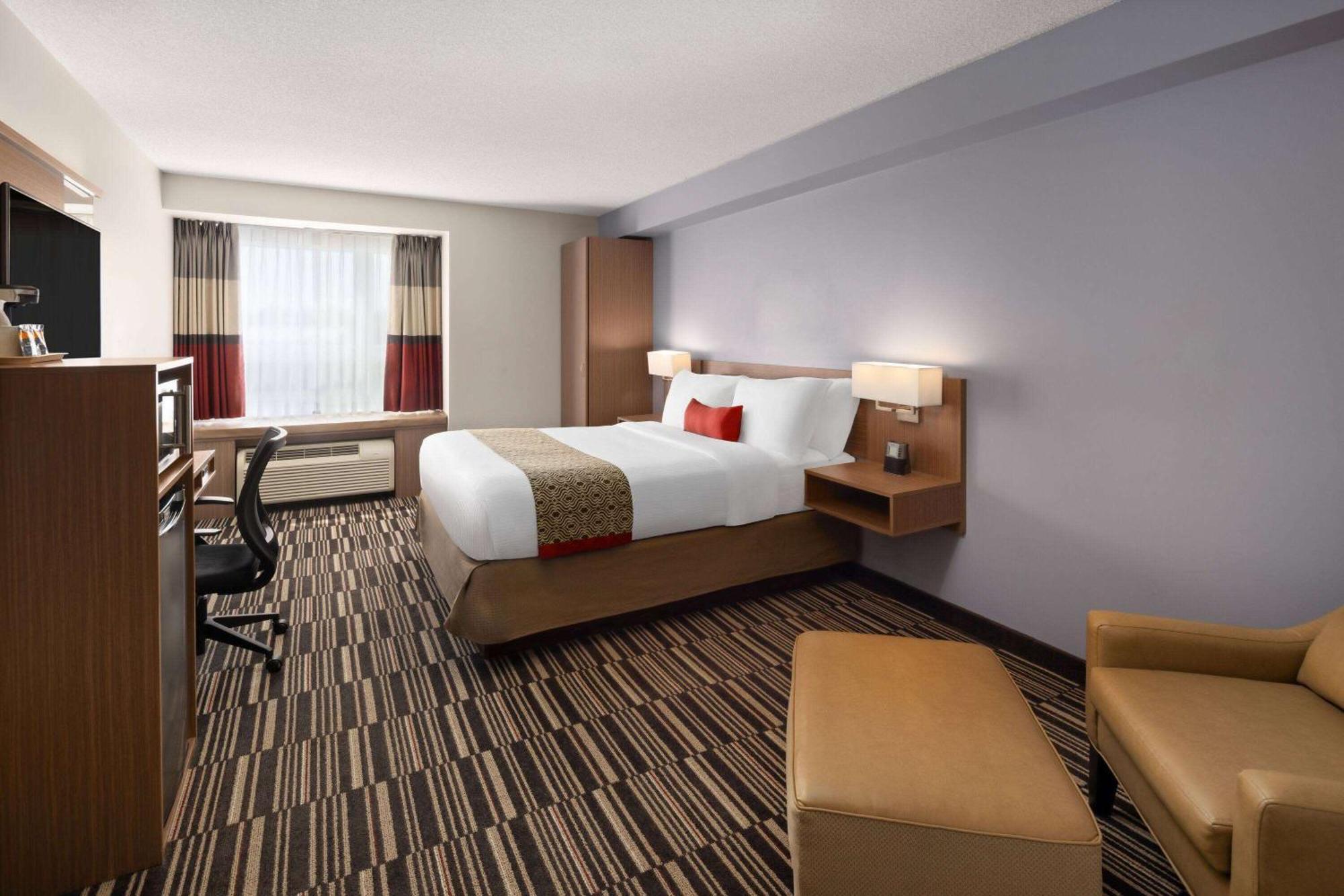 Microtel Inn&Suites by Wyndham Kirkland Lake Exterior foto
